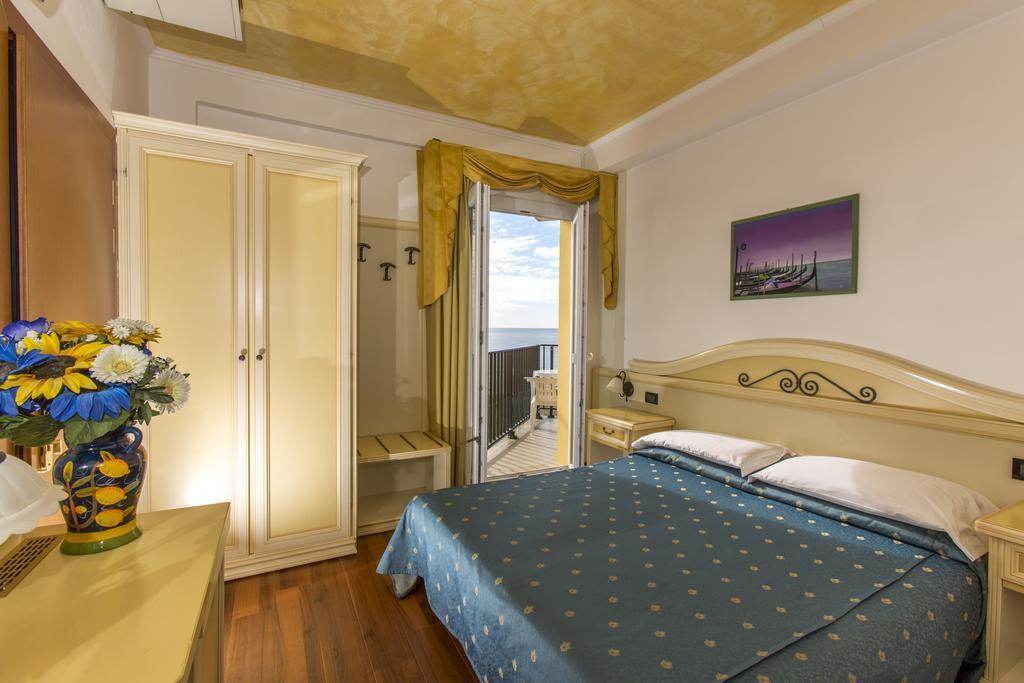 Hotel Mondial Lido di Jesolo Quarto foto