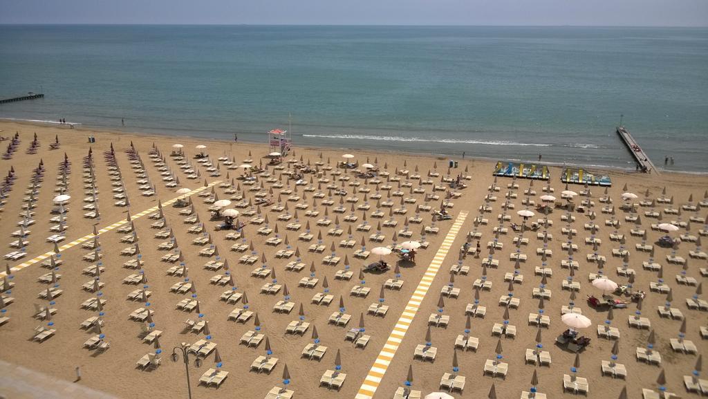 Hotel Mondial Lido di Jesolo Exterior foto