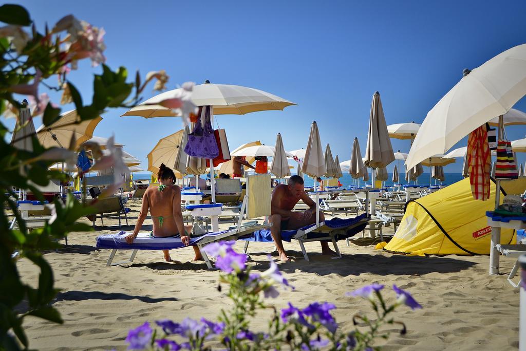 Hotel Mondial Lido di Jesolo Exterior foto