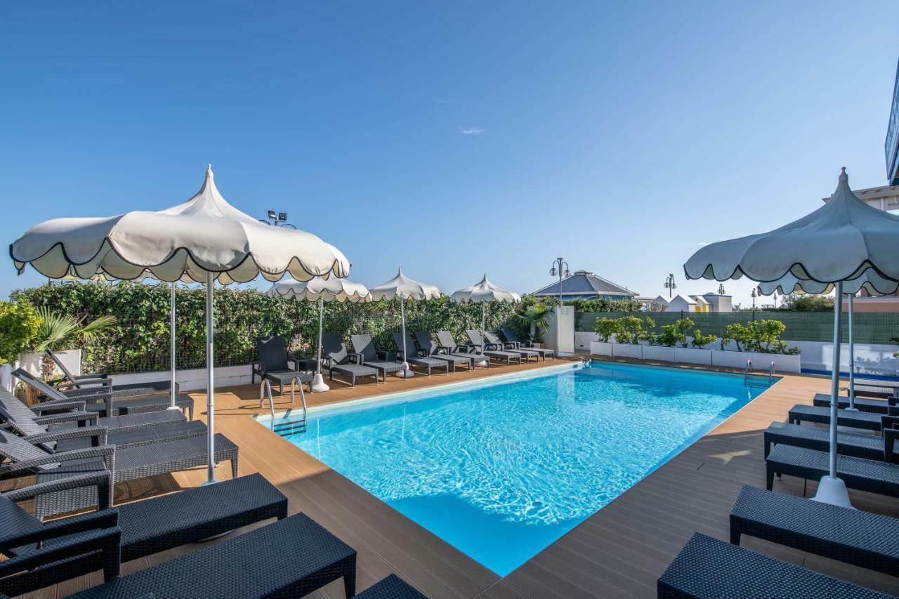 Hotel Mondial Lido di Jesolo Exterior foto