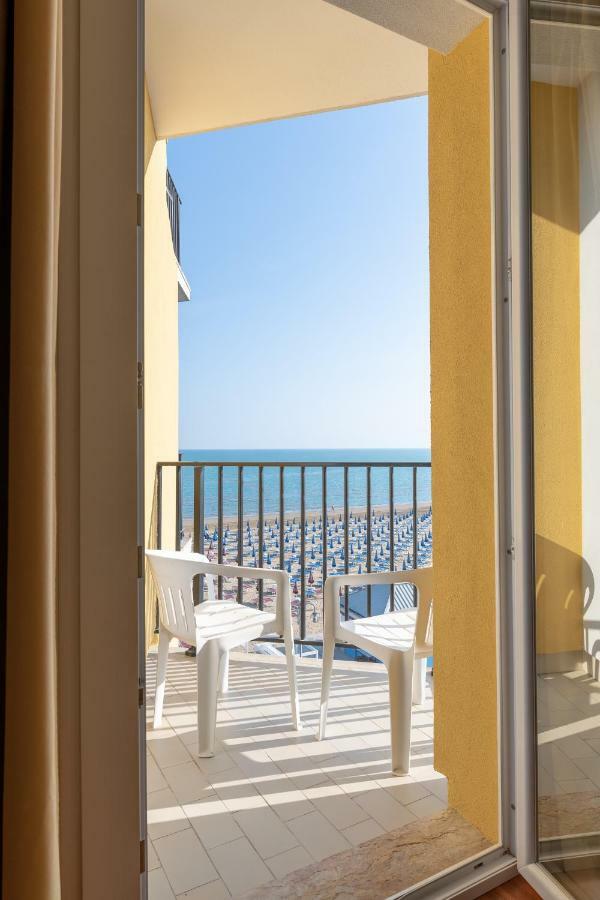 Hotel Mondial Lido di Jesolo Exterior foto